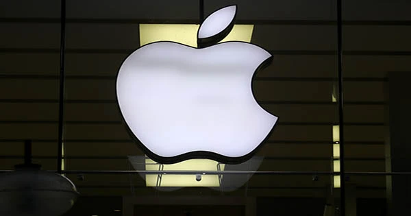 Apple Pays Engineers Huge Bonuses to Stop Them Defecting To Meta