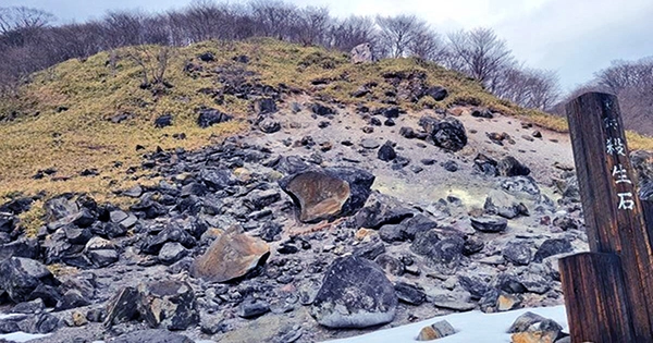 Japan’s “Killing Stone”, said to contain a Chaotic Demon for 1,000 Years, Splits in Half