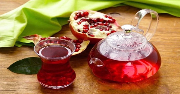 How To Make Pomegranate Peel Tea And Its Health Advantages (Recipe Inside)